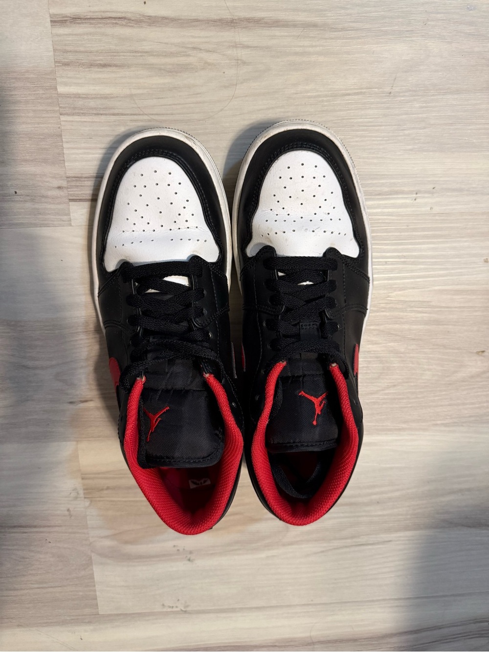 Nike Black White and Red Low-Top Sneakers